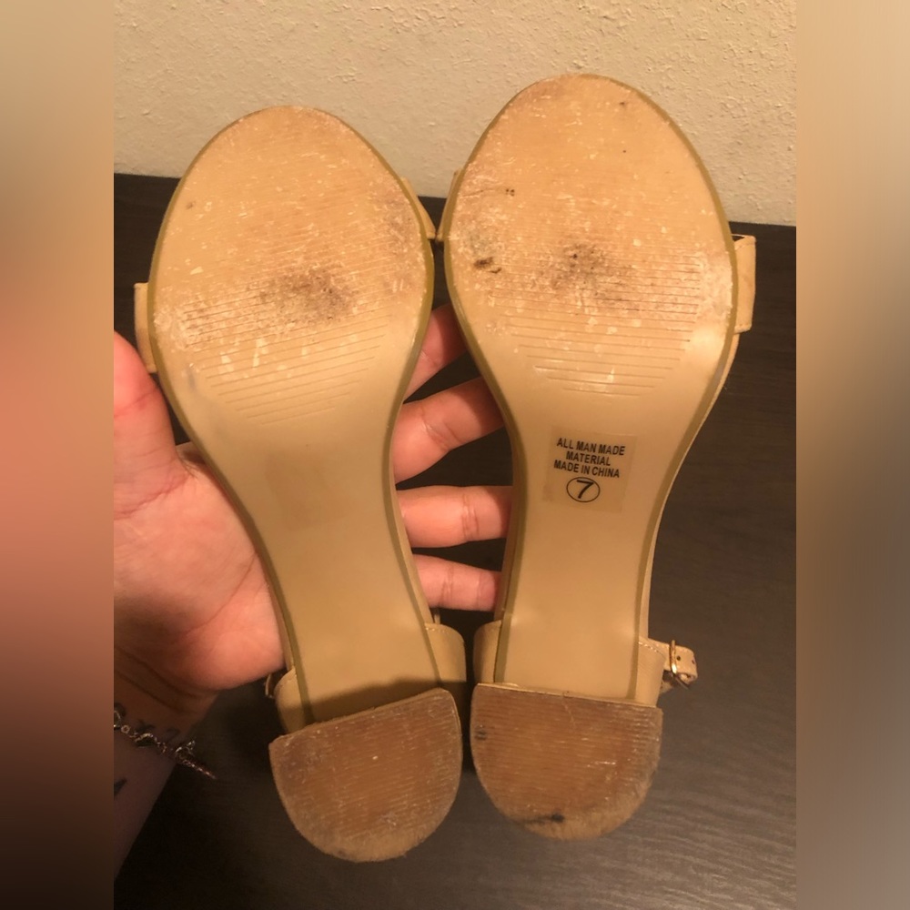 Tan Heels - Picture 5 of 5